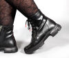 think boots schwarz iaz schwarz/kombi 42-0000 fussbett: neu - textilfilz-bezogene wechselbare kork-latex-bettung (pflanzlich gegerbt) mit besonderer auftritt-dämpfung im ballenbereich weicher textil-filz aus 75 % wolle, 5 % cashmere und 20 % polyamid 10 mm absatz-keil in der sohle sportlich leichter, aber rustikaler desert-boots mit platz für den fussschafthöhe ca. 14 cm