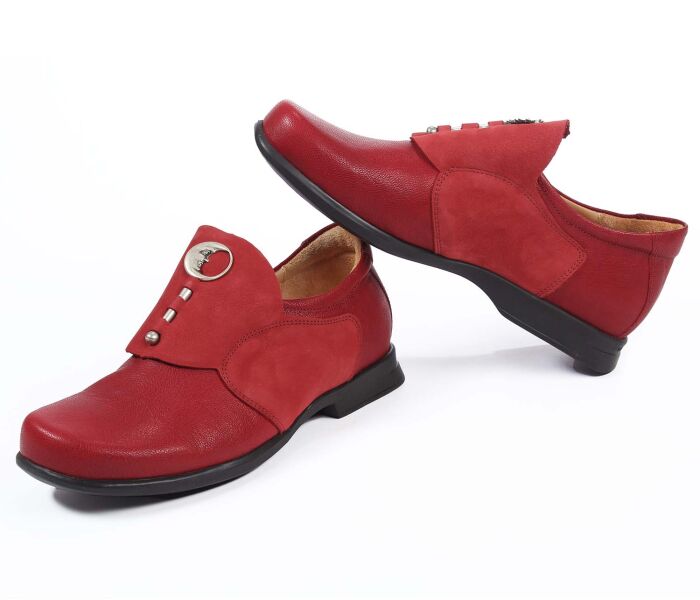 think slipper rot pensa damen melograno/kombi 266-5010 fussbett: lederbezogene wechselbare kork-latex-bettung (pflanzlich gegerbt) leder pflanzlich  gegerbt 5 mm absatz einer der absoluten klassiker von think seit fast 30 jahren. slipper mit langem gummizug unter der breiten manschette.sonne und mond schnmuckteile sorgen für aufmerksamkeit.