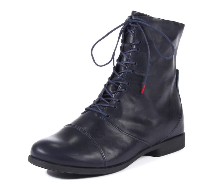 think stiefeletten blau agrat navy 624-8000 fussbett: lederbezogene wechselbare kork-latex-bettung (pflanzlich gegerbt) kalbsleder pflanzlich  gegerbt - nicht gefärbt 10 mm comfort-absatz neue variante des beliebten modells agrat 34. sehr femininer und bequemer boots mit durchgehender schmaler funktionsschnürung und seitlichem reissverschluss für einfachen einstieg.schafthöhe ca. 17 cm