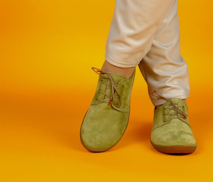 think schnürschuhe grün nature matcha/kombi 947-7000 fussbett: lederbezogene wechselbare kork-latex-bettung (pflanzlich gegerbt) lederfutter - vegetabil gegerbt und ungefärbt 10 mm keilabsatz in der sohle schlicht-klassischer 3-loch-schnürer mit nahtfreier vorderpartie und gepolstertem schaftrand an der ferse