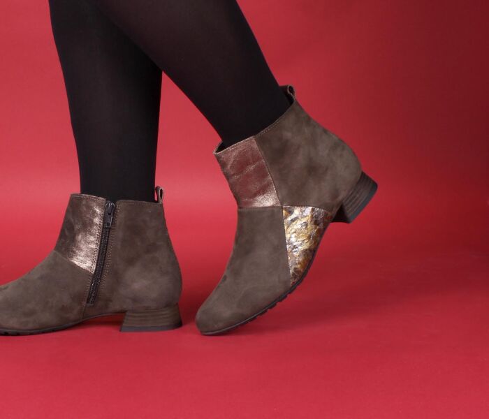 think stiefeletten braun grace graphite/kombi 990-2000 fussbett: lederbezogene wechselbare kork-latex-bettung (pflanzlich gegerbt) leder pflanzlich  gegerbt 20 mm absatz spannende stiefeletten in attraktiver optik und nahtfreier vorderpartie. seitlicher zipper.