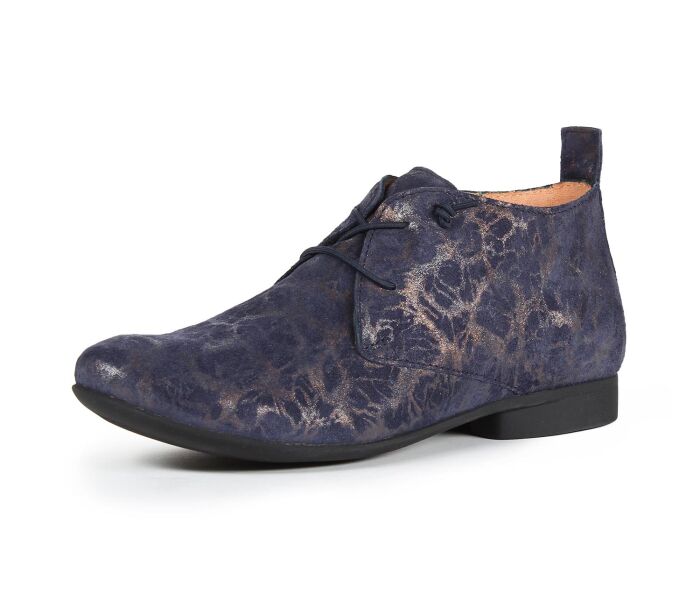 think schnürschuhe blau guad-2 navy 426-8000 fussbett: lederbezogene wechselbare kork-latex-bettung (pflanzlich gegerbt) lederfutter - vegetabil gegerbt und ungefärbt 10 mm absatz feiner slip-on mit elastik-senkeln. die an beiden seiten gummizug-befestigte zunge sorgen für guten sitz am fuss ohne den schuh schnüren zu müssen. (natürlich können die elastik-senkel aber auch durch richtige schnürsenkel ersetzt werden.)