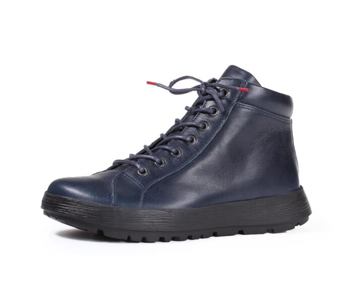think booties blau comoda navy 747-8020 fussbett: lederbezogene wechselbare kork-weichschaum-bettung mit besonders guter auftritt-dämpfung im ballenbereich (pflanzlich gegerbt) lederfutter - vegetabil gegerbt und ungefärbt 10 mm absatz in der keilsohle neue city-booties mit langer 7-loch schnürung für weiten einstieg. angenehme schafthöhe von ca. 9 cm mit schnürung für individuellen sitz und zusätzlichem reissverschluss an der innenseite. weicher schaftabschluss an der ferse. echt gut, echt bequem.