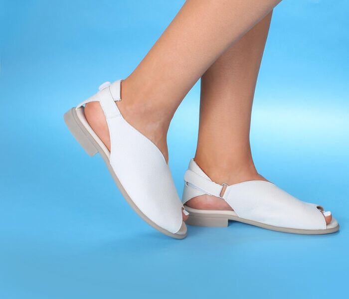 think sandaletten beige kamaa panna 788-4000 - kma 30 fest eingearbeites fussbett mit guter auftrittsdämpfung- nicht wechselbar kalbsleder pflanzlich  gegerbt - nicht gefärbt 10 mm absatz extrem tolles modell für den normal bis kräftigen fuss. schöne ballenabdeckung und attraktive zehenöffnung. extra fersenpolster und seitlicher klettverschluss.