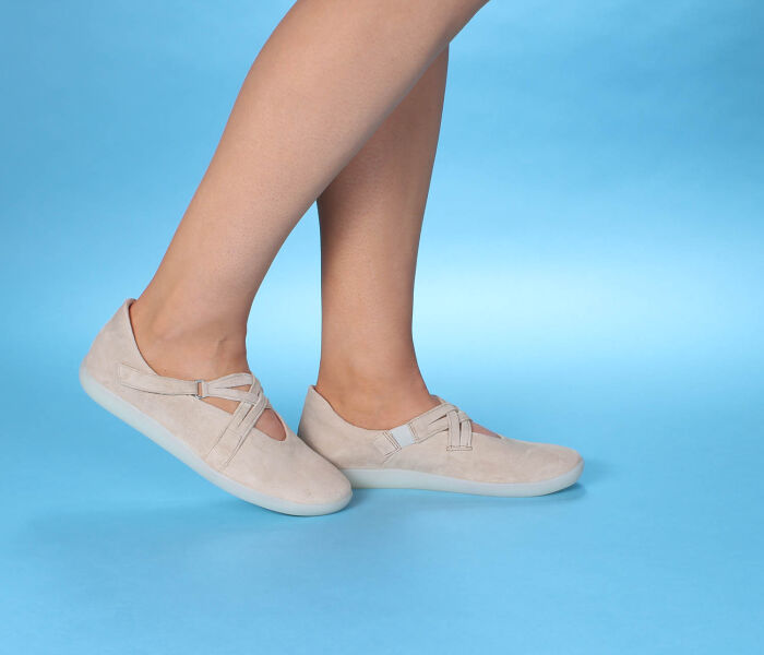 think slipper beige nature iced coffee 952-4000 - ntr 46 fussbett: lederbezogene wechselbare kork-latex-bettung (pflanzlich gegerbt) lederfutter - vegetabil gegerbt und ungefärbt 10 mm keilabsatz in der sohle comfortabler slipper mit beliebter kreuzbandage und kleinem gummizug für individuellen sitz