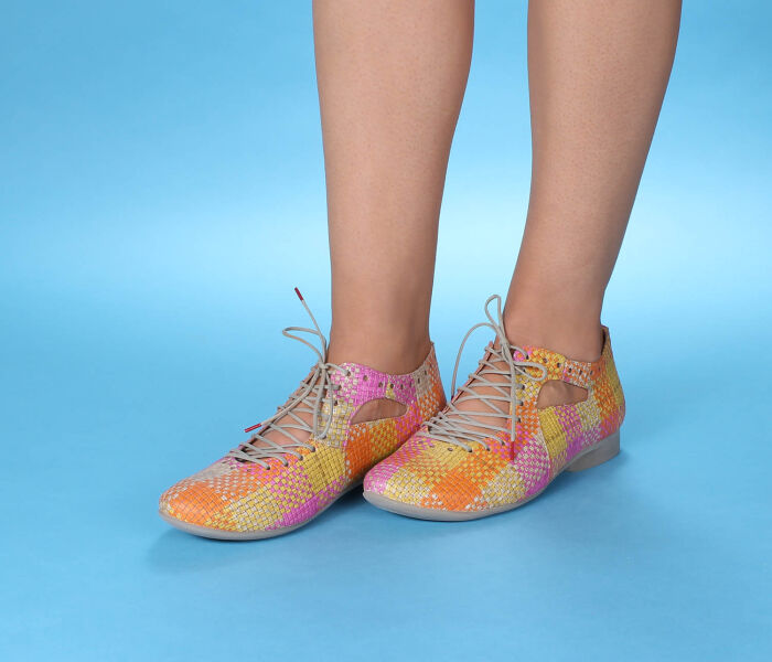 think schnürschuhe bunt guad-2 fuxia 565-9020 - gud 808 fussbett: lederbezogene wechselbare kork-latex-bettung (pflanzlich gegerbt) kalbsleder pflanzlich  gegerbt - nicht gefärbt 10 mm absatz ganz toller schuh, sieht angezogen einfach gut aus. durchgehende funktions-schnürung für individuelle passform. leicht, locker, luftig. lieblingsmodell vieler kundinnen