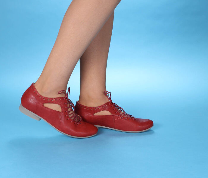 think schnürschuhe rot guad-2 rosso 565-5010 - gud 810 fussbett: lederbezogene wechselbare kork-latex-bettung (pflanzlich gegerbt) kalbsleder pflanzlich  gegerbt - nicht gefärbt 10 mm absatz ganz toller schuh, sieht angezogen einfach gut aus. durchgehende funktions-schnürung für individuelle passform. leicht, locker, luftig. lieblingsmodell vieler kundinnen