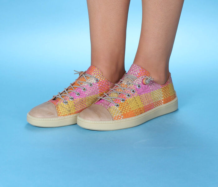think sneaker bunt turna fuxia/kombi 792-9030 - tna 92 fussbett: lederbezogene wechselbare kork-latex-bettung (pflanzlich gegerbt) kalbsleder pflanzlich  gegerbt - nicht gefärbt ohne absatz die elastik-senkel lassen sich auch durch richtige schnürsenkel ersetzen !klassischer 6 loch-elastik-langschnürer mit klassischer sneaker-schalensohle. durch die lange schnürung bestens anzupassen. eher für den normal bis schlankeren fuß gedacht.