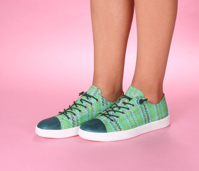 think sneaker grün turna green/kombi 792-9040 - tna 91 fussbett: lederbezogene wechselbare kork-latex-bettung (pflanzlich gegerbt) kalbsleder pflanzlich  gegerbt - nicht gefärbt ohne absatz die elastik-senkel lassen sich auch durch richtige schnürsenkel ersetzen !klassischer 6 loch-elastik-langschnürer mit klassischer sneaker-schalensohle. durch die lange schnürung bestens anzupassen. eher für den normal bis schlankeren fuß gedacht.