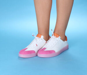 think sneaker weiß turna bianco/kombi 1104-1000 - tna 94 fussbett: lederbezogene wechselbare kork-latex-bettung (pflanzlich gegerbt) kalbsleder pflanzlich  gegerbt - nicht gefärbt ohne absatz sehr attraktive sneaker mit traditioneller flügelkappe. klassische sneaker-schalensohle und weiches fersenpolster. eher für den normal bis schlankeren fuß gedacht.