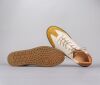 think sneaker gelb turna caramel/kombi 1104-3000 - tna 96 fussbett: lederbezogene wechselbare kork-latex-bettung (pflanzlich gegerbt) kalbsleder pflanzlich  gegerbt - nicht gefärbt ohne absatz sehr attraktive sneaker mit traditioneller flügelkappe. klassische sneaker-schalensohle und weiches fersenpolster. eher für den normal bis schlankeren fuß gedacht.