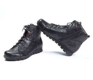 think boots schwarz menscha schwarz 95-0000 fussbett: walkloden-bezogene wechselbare kork-latex-bettung echter walkloden von steiner 1888 aus österreich 5 mm keil-absatz auf vielfachen wunsch wieder im sortiment: der klassische schnür-boots von menscha mit 7-loch schnürung für perfekten halt. der weiche schaftrand sorgt für komfort am bein. mit seitlichem reissverschlussschafthöhe ca. 12 cm - mit lodenfutter